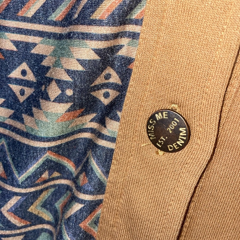 Miss Me Shacket Southwest Print button down top - Picture 5 of 11